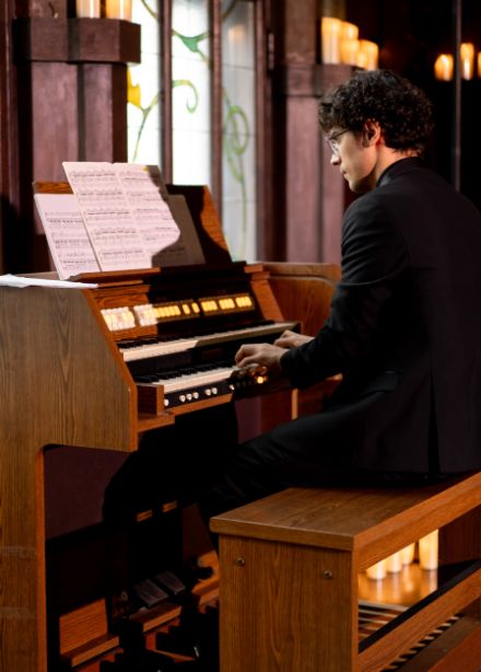 Новое утро в Особняке. Кофе, друзья, орган