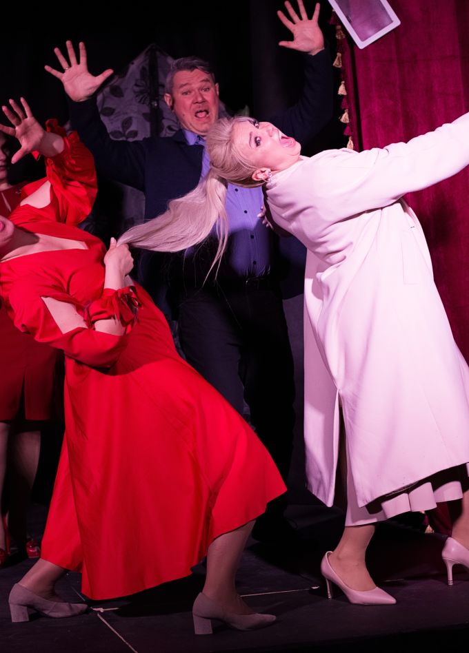 Девичник на кладбище, или Иллюзия вечности